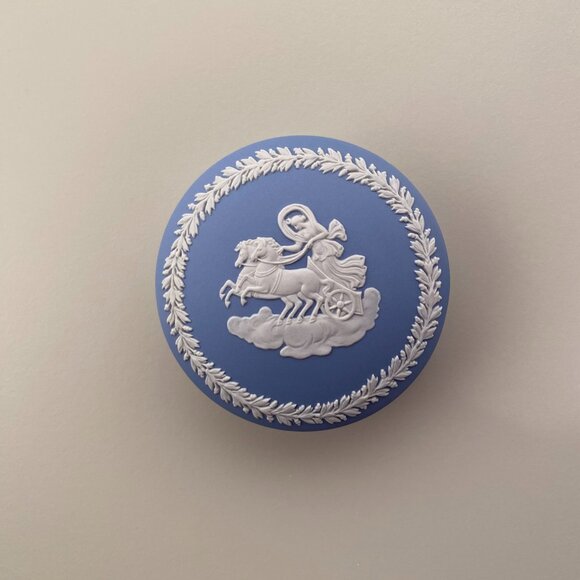 Wedgwood Blue Jasperware Small Round Covered Trinket Dish - Picture 1 of 6